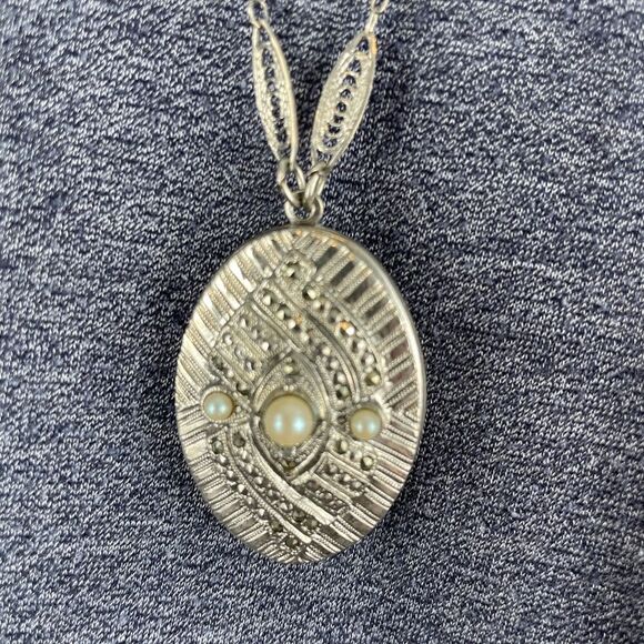 Vintage 1928 Necklace and Locket - Picture 2 of 7